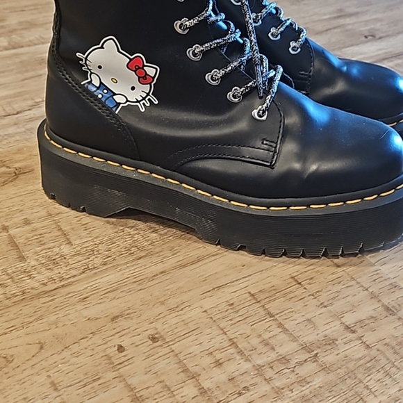 Hello Kitty Doctor Martens Jadon - Picture 2 of 3